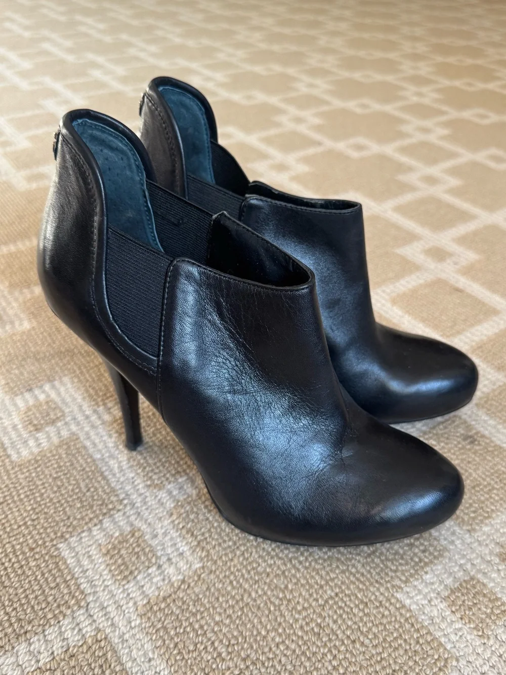 GUESS Leather Stiletto Ankle Booties Black Chelsea Heels Size 6